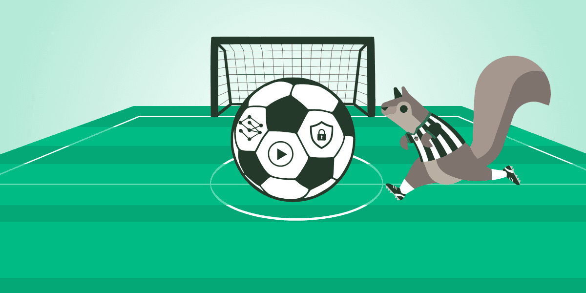 動画とセキュリティのアイコンが描かれたボールでサッカーをするリス