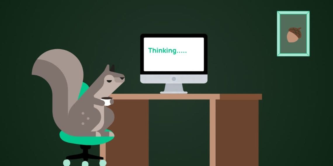 「Thinking」と表示されたパソコンの前で待つリス